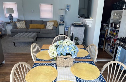 Hull House | Beautiful Beach House, Hull Sleeps 5