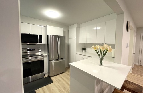 Westboro Apartment | Beautiful Beach House in Trendy Neighbourhood