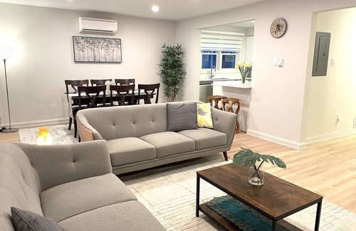 Westboro Apartment | Beautiful Beach House in Trendy Neighbourhood