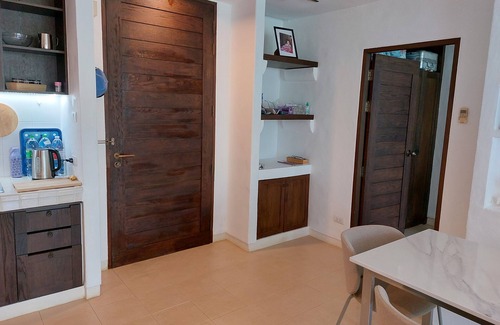 Khao Tao Condo | Beautiful Beachfront Condo in Khaotaon2-BR, WiFi, 55" TV New Renovated