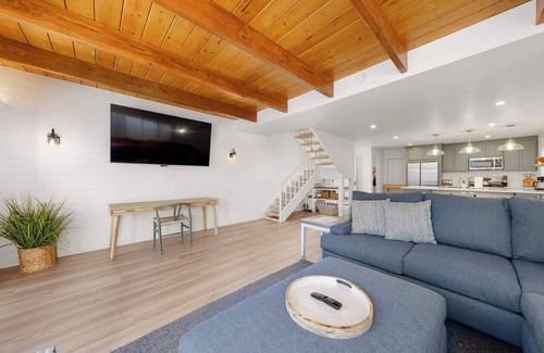 Beach Barber Tract House | Beautiful Beachside Charm
