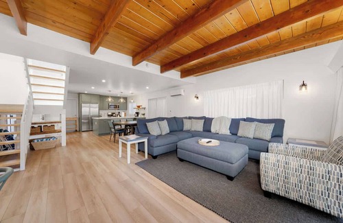 Beach Barber Tract House | Beautiful Beachside Charm