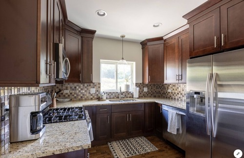 Berwyn House | Beautiful Berwyn Bungalow Close to Downtown Chicago