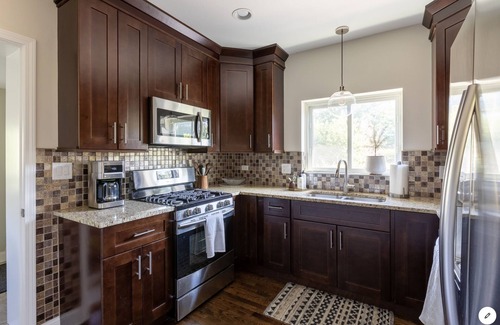 Berwyn House | Beautiful Berwyn Bungalow Close to Downtown Chicago