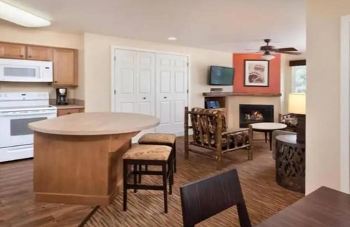 Castle Glen Estates Resort | Beautiful Big Bear Resort with Loads of Amenities Dec 22 - 29 2023