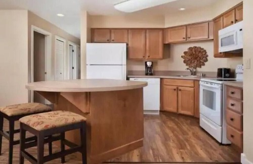 Castle Glen Estates Resort | Beautiful Big Bear Resort with Loads of Amenities Dec 22 - 29 2023