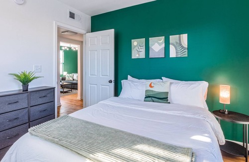 Downtown Memphis Apartment | * Beautiful Botanical Suite in the MEDICAL DISTRICT with FREE PARKING *