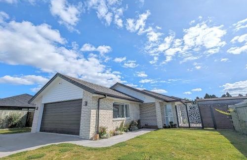 Owhata House | Beautiful Brand New Four-Bed Home near Redwood