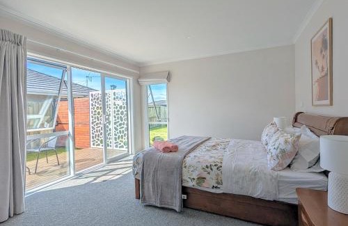 Owhata House | Beautiful Brand New Four-Bed Home near Redwood