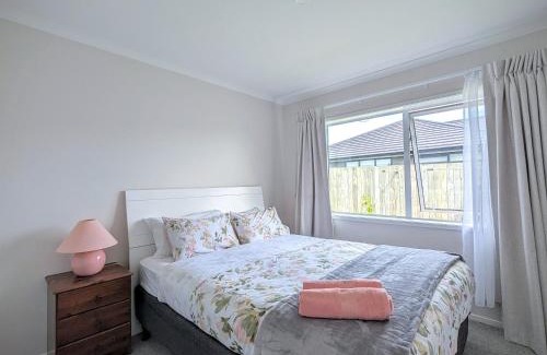 Owhata House | Beautiful Brand New Four-Bed Home near Redwood