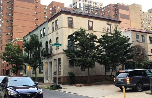 Rittenhouse Row Apartment | Beautiful bright four bedrooms in Rittenhouse Square above cafe