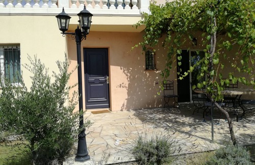 Golfe Juan Villa | Beautiful, bright, quiet Villa, recent renovation 5 mins walk from the beach
