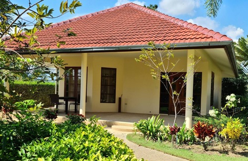 Cha-am House | Beautiful bungalow with shared outdoor pool and 2km from the beach
