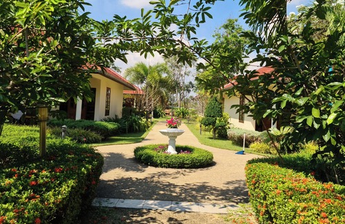 Cha-am House | Beautiful bungalow with shared outdoor pool and 2 km from the sandy beach