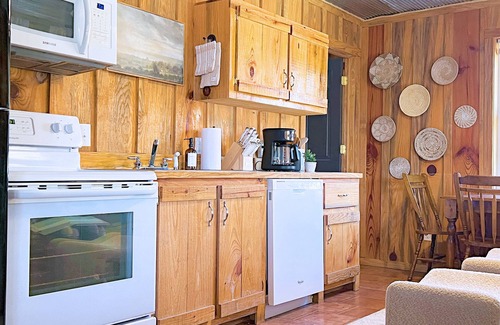 Murfreesboro Cabin | Beautiful Cabin 8 minutes from The Crater of Diamonds