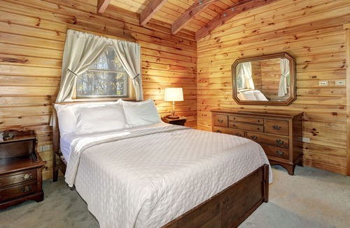 Greentown Cabin | Beautiful Cabin w/ Guest House Game Room Fire Pit