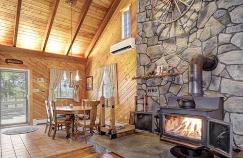 Greentown Cabin | Beautiful Cabin w/ Guest House Game Room Fire Pit