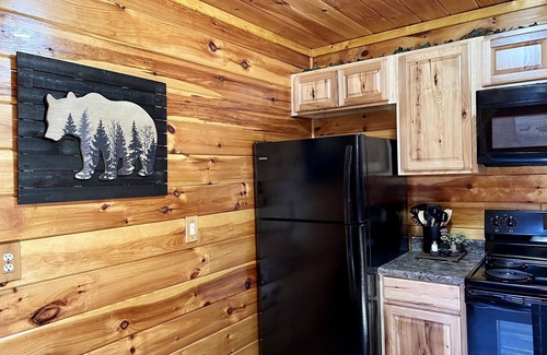 Louisa Cabin | Beautiful cabin with fireplace and wrap around porch and private upstair balcony