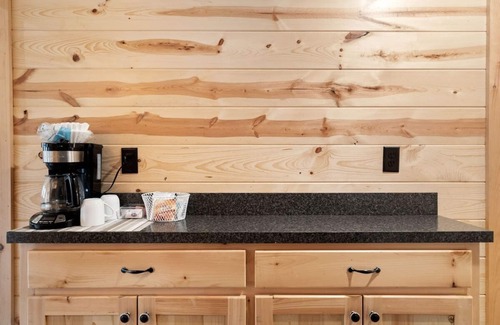 Golden Cabin | Beautiful cabins with a pool in a peaceful setting