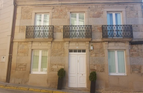 Vilagarcia de Arousa House | Beautiful centennial house recently restored in a privileged location.