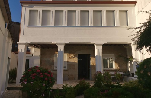 Vilagarcia de Arousa House | Beautiful centennial house recently restored in a privileged location.