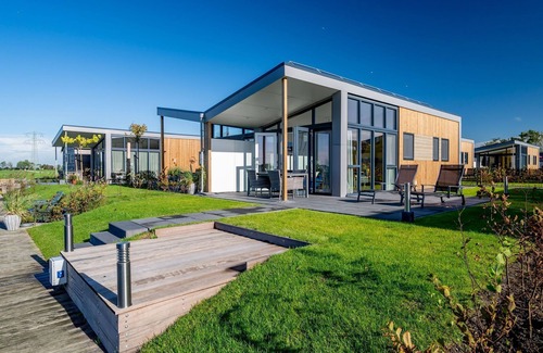 Akkrum House | Beautiful chalet with a jetty, near Frisian lakes
