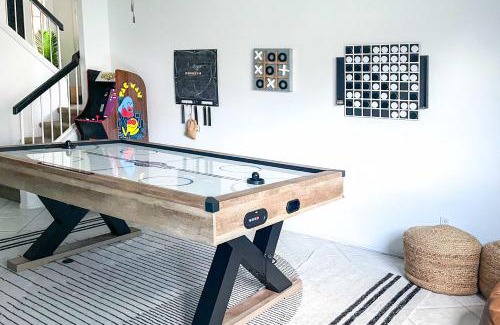 Chandler House | Beautiful Chandler Escape with Putting Green and Pool!