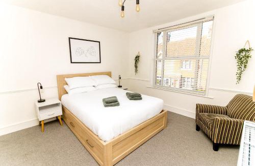 Norwich Apartment | Beautiful City-Centre Townhouse with Hot Tub