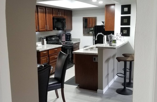 North Mountain Condo | Beautiful & Clean North Phoenix Pointe Tapatio Condominium. No cleaning fees.