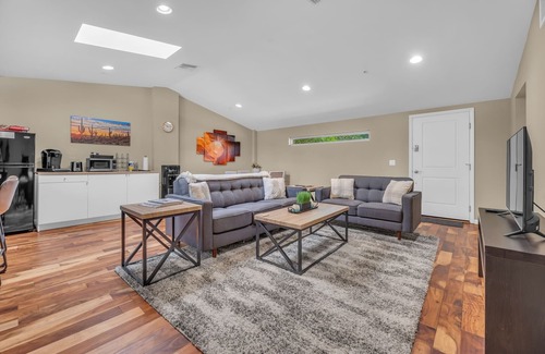 Sundown Ranchos House | Beautiful, Clean & Spacious Detached Guesthouse in Scottsdale - On Over an Acre!
