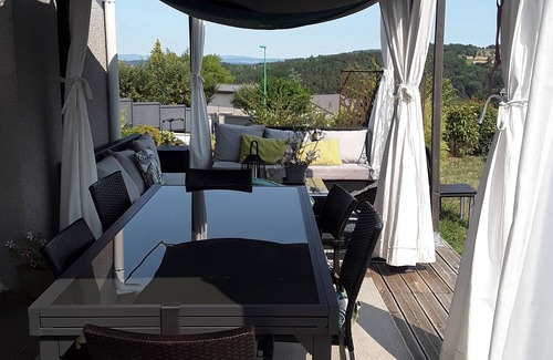 Yssingeaux House | Beautiful contemporary in the countryside. Quiet, wooded, fenced. Good air.