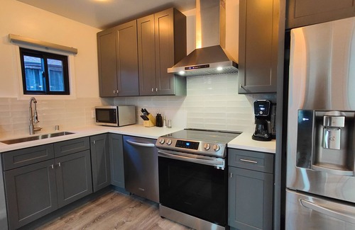 Hercules Apartment | Beautiful Contemporary Home in Pinole Hills