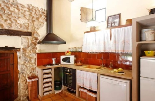 Subirats House | Beautiful Cottage in Wine Area