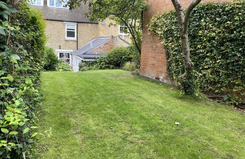 Charlbury House | Beautiful Cotswolds cottage in Charlbury - perfect for groups or families