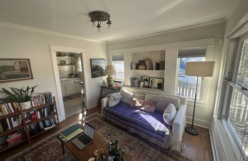 Elysian Heights Cottage | Beautiful Cottage in Echo Park Los Angeles .