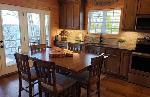 Scottsville Cottage | Beautiful cottage with AMAZING view of Barren River Lake!