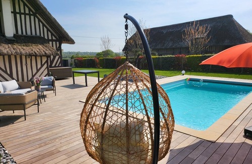 Annebault Cottage | Beautiful cottage with heated pool, sleeps 8