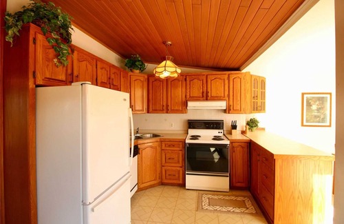 Valentia Cottage | Beautiful Country Cottage near Lake Scogog