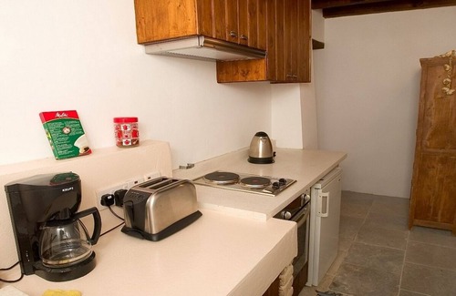 Choirokoitia Apartment | Beautiful Country House Apartment with A/C, WiFi & Pool in the Historical Village of Choirokoitia