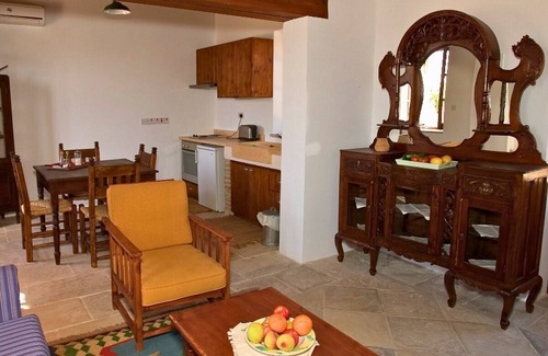 Choirokoitia Apartment | Beautiful Country House Apartment with A/C, WiFi & Pool in the Historical Village of Choirokoitia