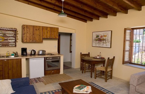 Choirokoitia Apartment | Beautiful Country House Apartment with A/C, WiFi & Pool in the Historical Village of Choirokoitia