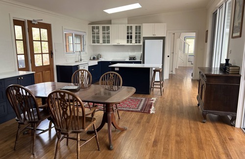 Armidale House | Beautiful Country Home. 5 min to Armidale, 10 min to University of New England.