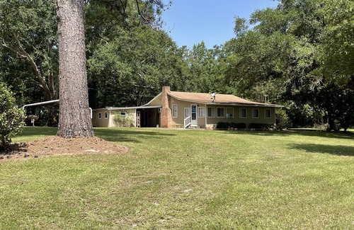 Milam House | Beautiful Country Home on 11 Acres Near Toledo Bend Lake.