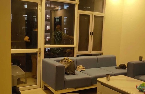 Noida House | Beautiful Cozy 3-bedroom apartment with AC in Noida