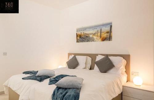 Il-Balluta Apartment | Beautiful, cozy APTs just off the Promenade & WIFI by 360 Estates