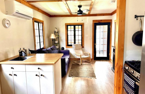 Crystal Beach Cottage | Beautiful Crystal beach house! 5 min walk to the beach! Pet friendly!