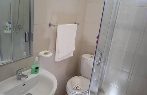 Vila do Maio House | Beautiful Deluxe Double Room in the City Center - Wifi and Ac
