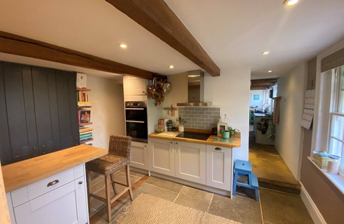 Billingshurst House | Beautiful detached early Georgian country house, pool & 2 bedroom cottage.