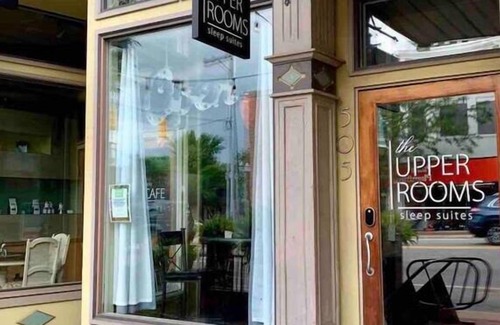 Clare Apartment | Beautiful Downtown Loft - East Suite