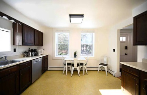 Eastern Vermont House | Beautiful Downtown 3 Bedroom 1 & 1/2 Bath/High Speed Internet/Cable/Desk